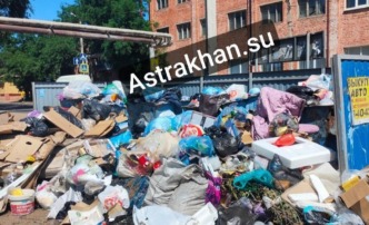 Астраханцы продолжают жаловаться на горы мусора