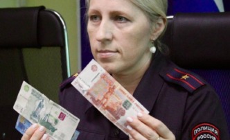 В Астрахани кассирам рассказали, как отличить фальшивые деньги от настоящих