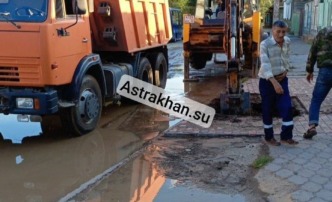 В Астрахани затопило целую улицу