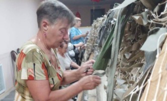 В Астраханской области пенсионеры помогают бойцам СВО