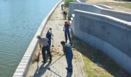 В Астрахани сегодня провели уборку в общественных местах