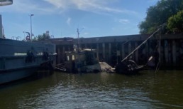 В Советском районе Астрахани затонуло судно