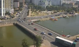 В Астрахани отремонтировали автомобильный мост через канал имени Варвация
