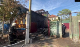 В Астрахани выгорел дом в районе Больших Исад, пострадал человек пожар на больших