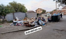 В Астрахани мусорные баки появились там, где их не должно быть