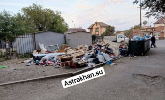 В Астрахани мусорные баки появились там, где их не должно быть