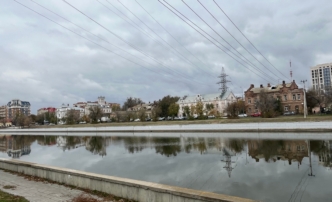 Астраханец повздорил с приятелем и прыгнул в городской канал