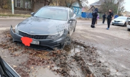 Астраханцы продолжают сообщать о массовых провалах асфальта в городе