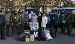 Астраханские волонтеры передали бойцам СВО носилки и камуфляжные костюмы