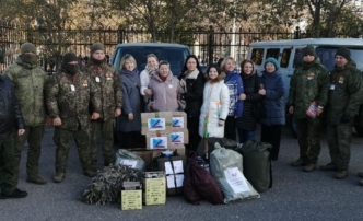 Астраханские волонтеры передали бойцам СВО носилки и камуфляжные костюмы