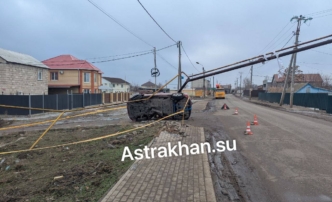 В Астрахани иномарка снесла газопровод