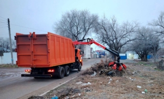 Астраханские коммунальщики занимались уборкой города в новогоднюю ночь