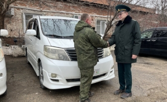 Сотрудники астраханской таможни передали бойцам СВО конфискованный минивэн