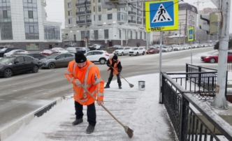 В Астрахани ликвидируют последствия снегопада