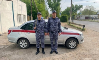 В астраханскую школу незнакомец пытался пронести опасный предмет