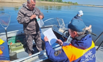 В Астраханской области штрафуют рыбаков-нарушителей на лодках
