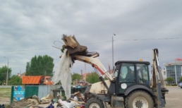За выходные с улиц Астрахани вывезли более 260 тонн мусора