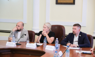 Александр Тихонов принял участие в заседании круглого стола АМО