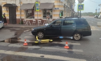 Несовершеннолетняя астраханка на электросамокате пострадала в аварии