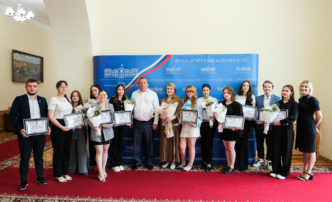Игорь Мартынов вручил сертификаты выпускникам «Школы парламентской журналистики»