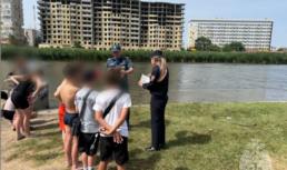 В Астрахани купание в необорудованных местах может угрожать жизни детей В Астрахани купание в необорудованных местах может угрожать жизни детей
