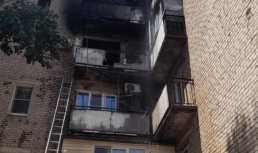 В астраханском жилом доме загорелось сразу 4 квартиры, пострадали дети