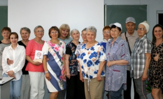 Пенсионеры в Астрахани учатся пользоваться онлайн-сервисами ЖКХ