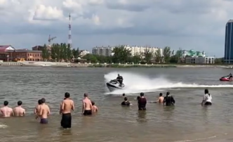 подростки на пляжах