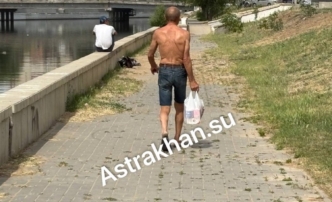 Жара загнала астраханцев в воду