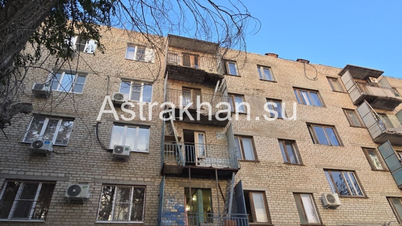 упал балкон