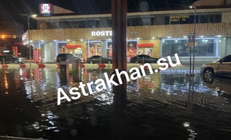 Ночью Астрахань осталась без света и утонула в дождевых водах