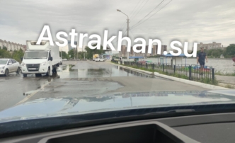В Астрахани неисправная работа системы полива может спровоцировать аварии на проезжей части