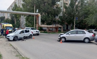 В Астрахани в результате аварии пострадали пожилая женщина и ребенок