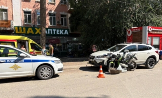 Водитель «Лады Гранты» спровоцировал ДТП с мотоциклистом на улице Космонавта Комарова