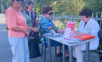 Астраханские дачники проверили здоровье на вокзале