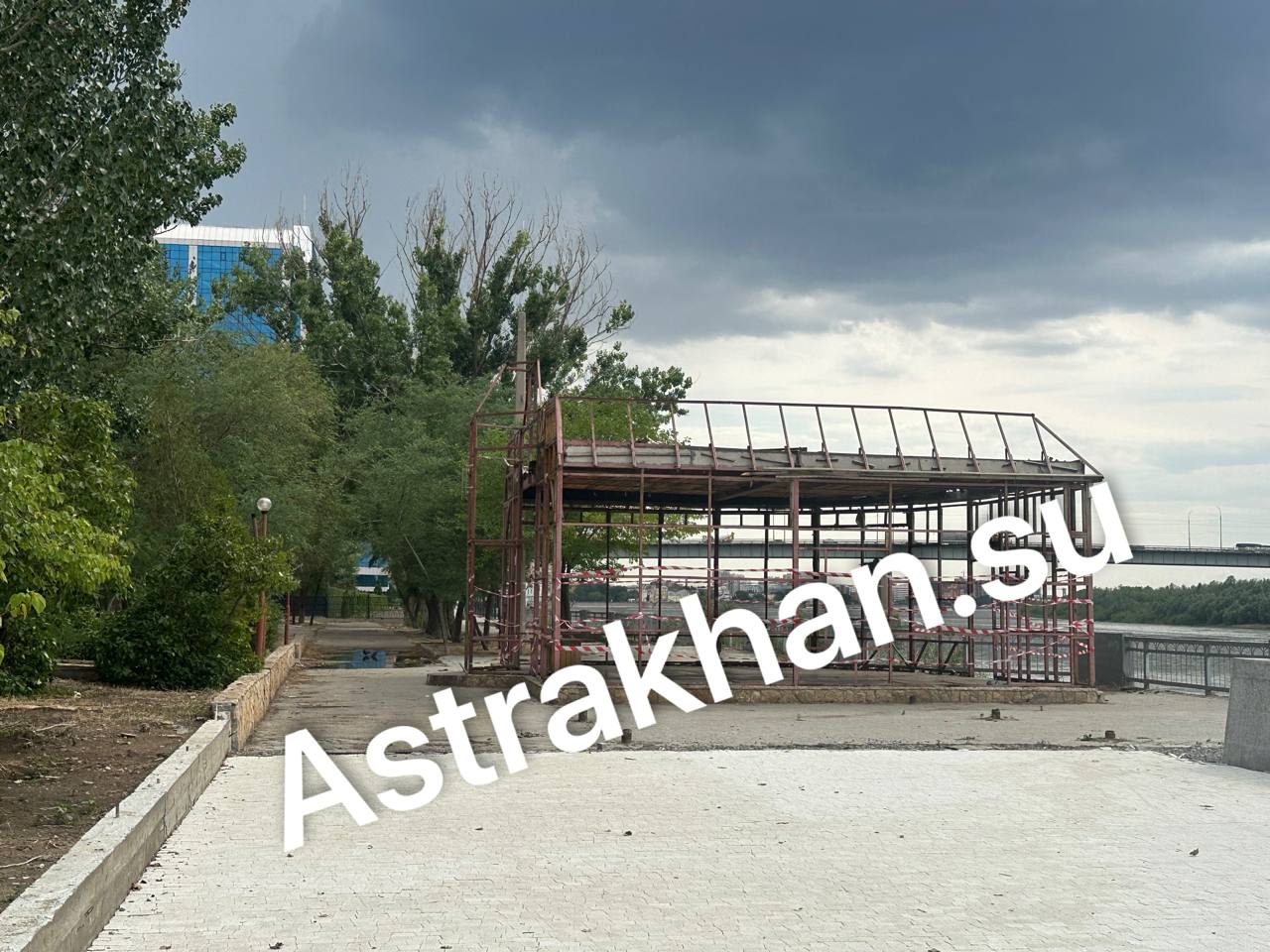 В Астрахани  Комсомольскую набережную не планируют доделывать до конца