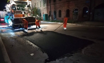 На астраханских дорогах активно проводится ямочный ремонт