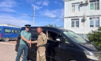 Астраханские таможенники передали конфискованные минивэны военным