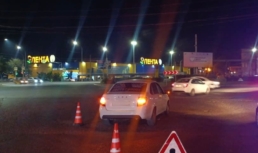 В Астрахани мужчина сбил двух подростков на самокате В Астрахани мужчина сбил двух подростков на самокате