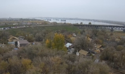 В Астрахани перекрыто движение по Старому мосту В Астрахани перекрыто движение по Старому мосту