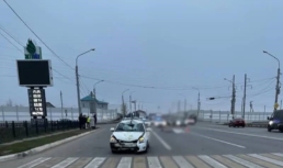 В Астрахани в ДТП погибла женщина, ее переехали 2 автомобиля В Астрахани в ДТП погибла женщина, ее переехали 2 автомобиля