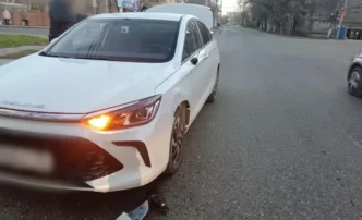 В Астрахани две девочки попали под колеса автомобиля