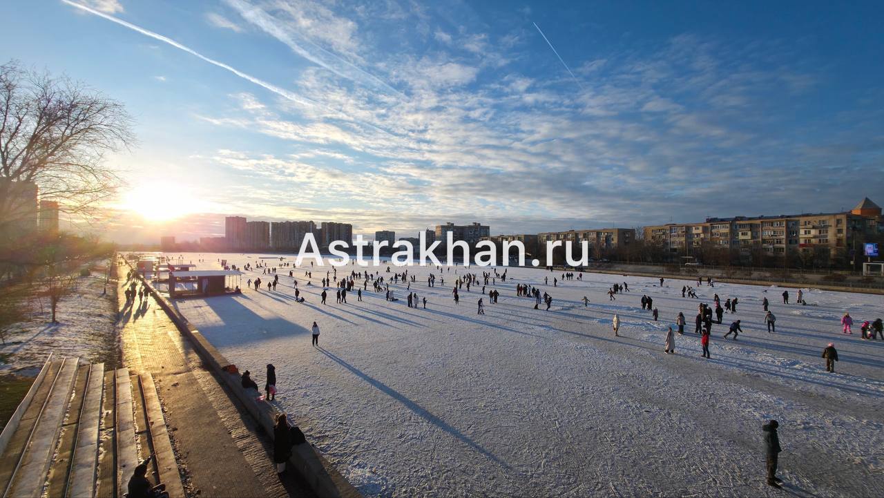 12 сантиметров до беды: почему выход на лед в Астрахани смертельно опасен