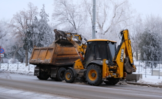 С улиц и&nbsp;парков Астрахани за неделю убрали почти две тысячи кубометров снега