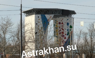 В Астрахани на год перенесли срок открытия установленного скалодрома