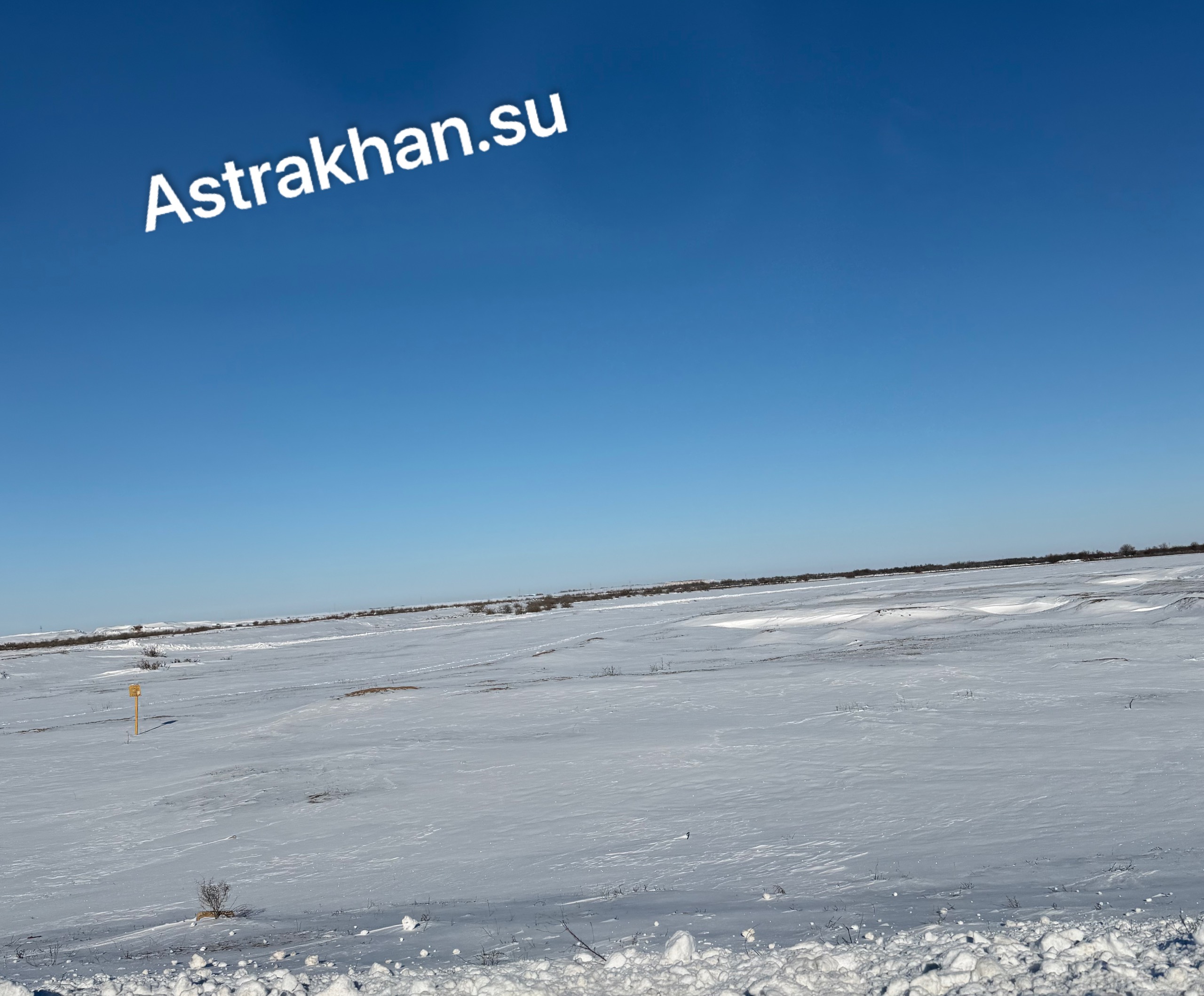 В Астраханской области машины и грузовые мотороллеры выезжают на лед
