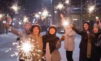 Маленький, но опасный: спасатели призывают астраханцев осторожно использовать бенгальские огни