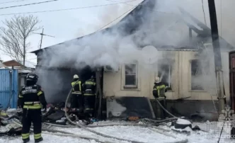 В Трусовском районе Астрахани горят два жилых&nbsp;дома