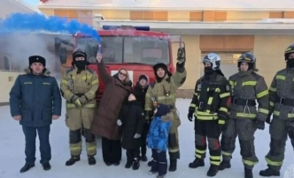 Пожарные из ХМАО устроили гендер-пати для семьи коллег