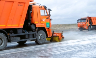 Астраханцев просят не препятствовать снегоуборочной технике на трассах